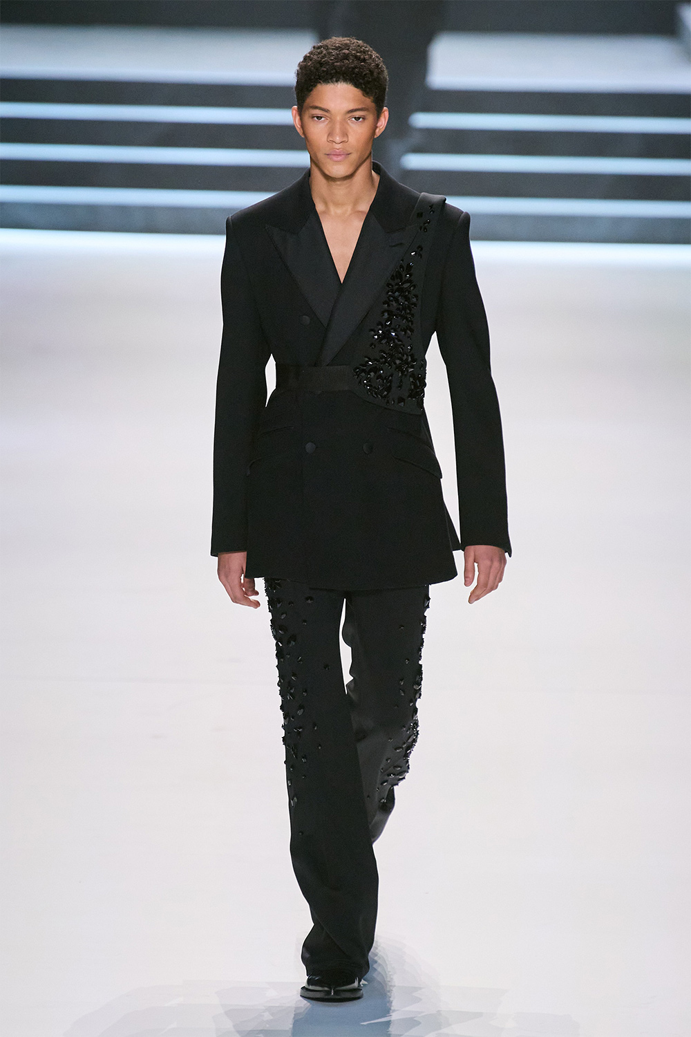 Эрчүүд корсет өмсөж болно: Dolce & Gabbana намар-өвөл 2023 цуглуулга (фото 34)