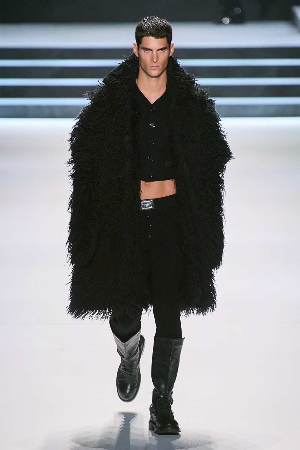 Эрчүүд корсет өмсөж болно: Dolce & Gabbana намар-өвөл 2023 цуглуулга (фото 63)