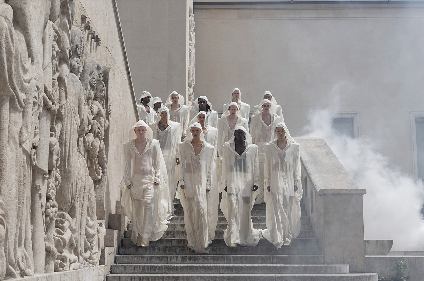 Загвараар суралцдаг 200 оюутан алхсан Rick Owens-ын загварын шоу (фото 2)