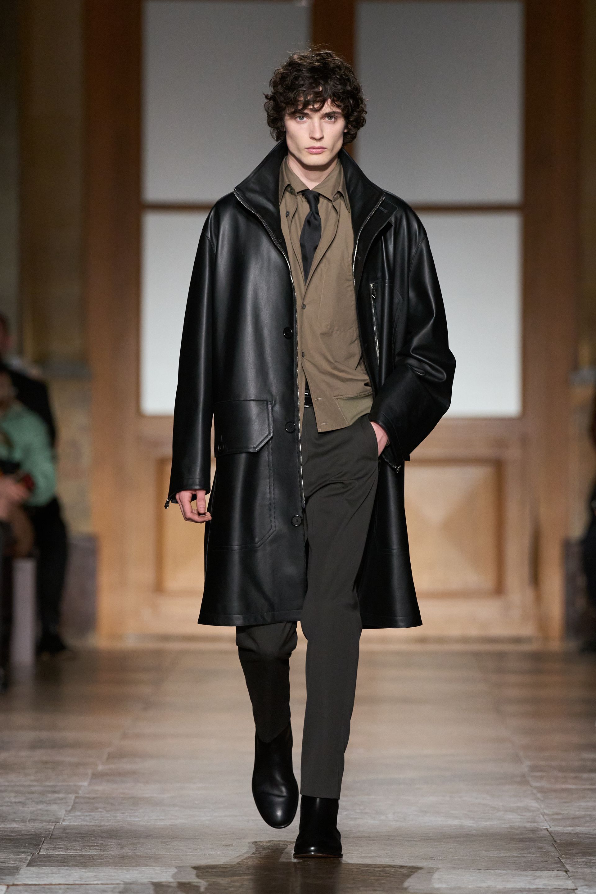 Парисын 2026/27 намар-өвлийн эрэгтэй хувцас загварын долоо хоног (фото 1)