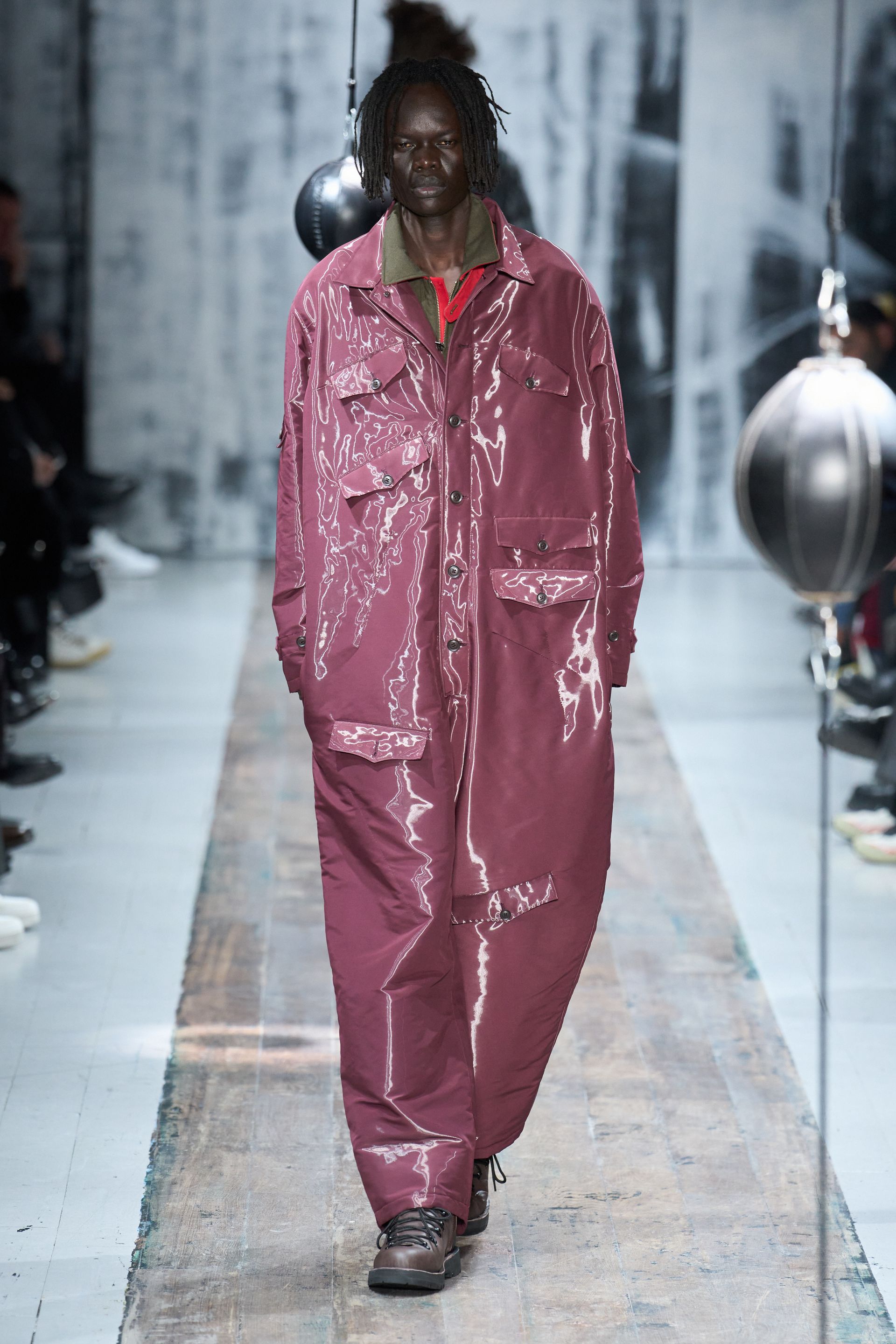 Парисын 2026/27 намар-өвлийн эрэгтэй хувцас загварын долоо хоног (фото 73)