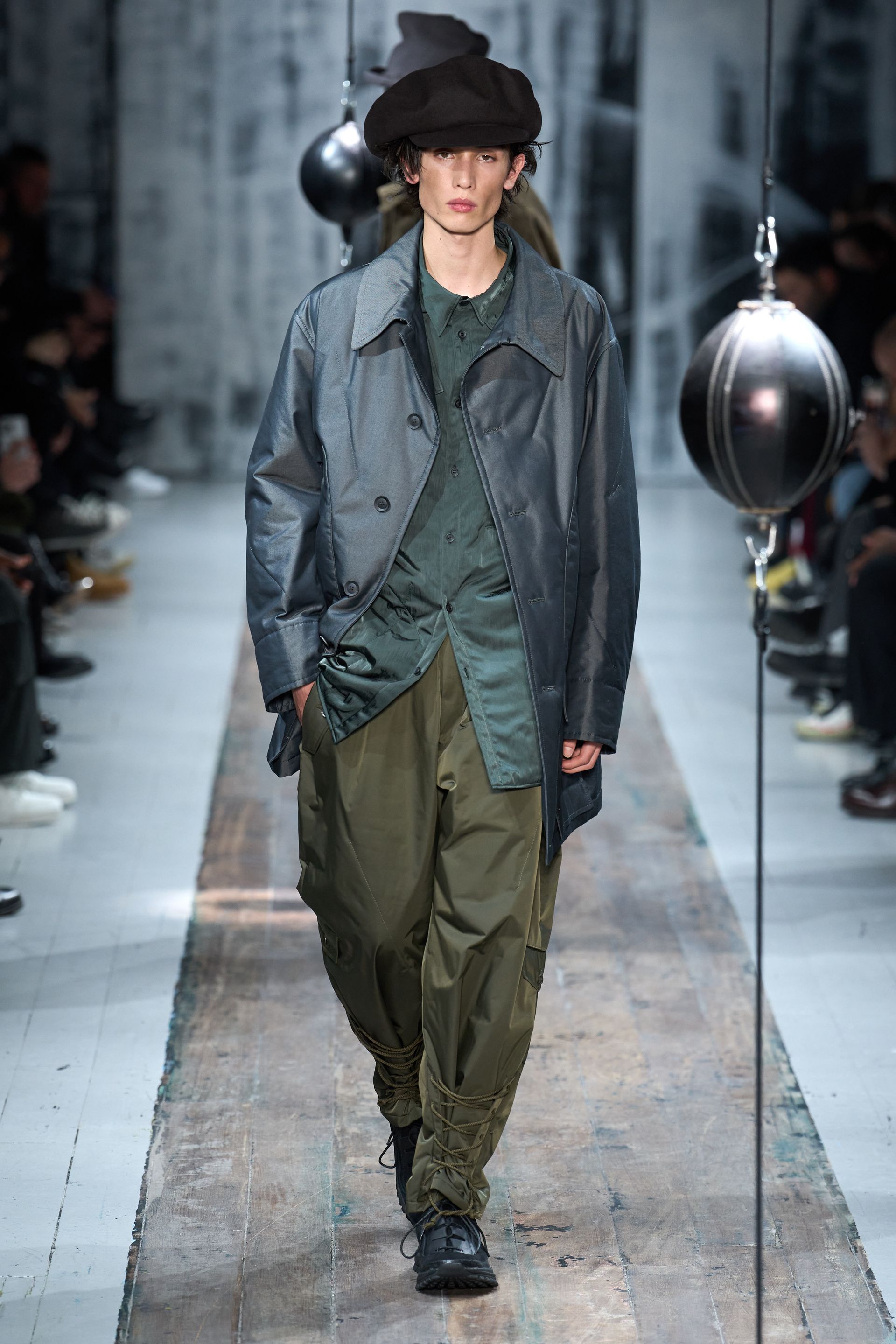 Парисын 2026/27 намар-өвлийн эрэгтэй хувцас загварын долоо хоног (фото 60)