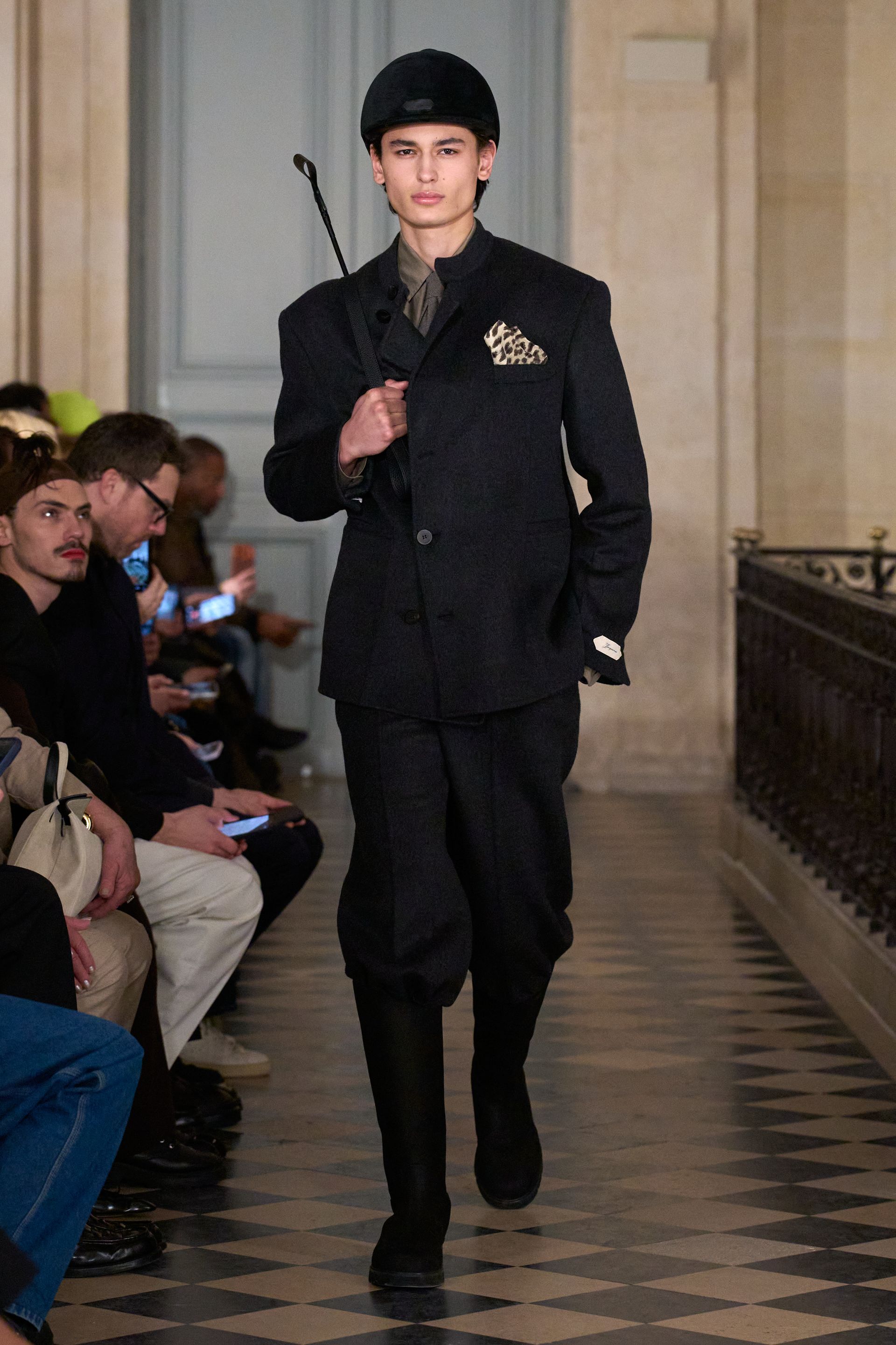 Парисын 2026/27 намар-өвлийн эрэгтэй хувцас загварын долоо хоног (фото 152)