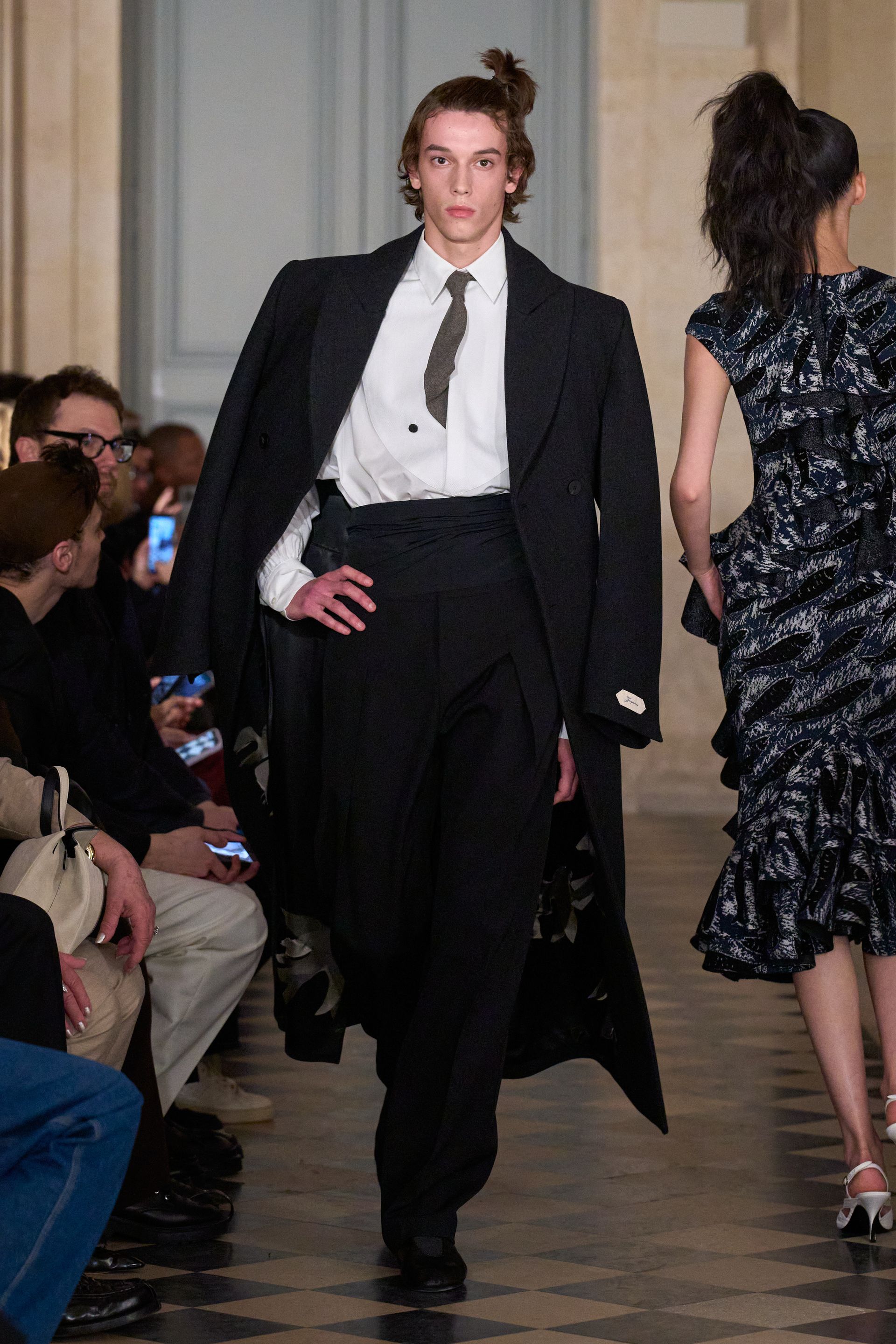 Парисын 2026/27 намар-өвлийн эрэгтэй хувцас загварын долоо хоног (фото 147)