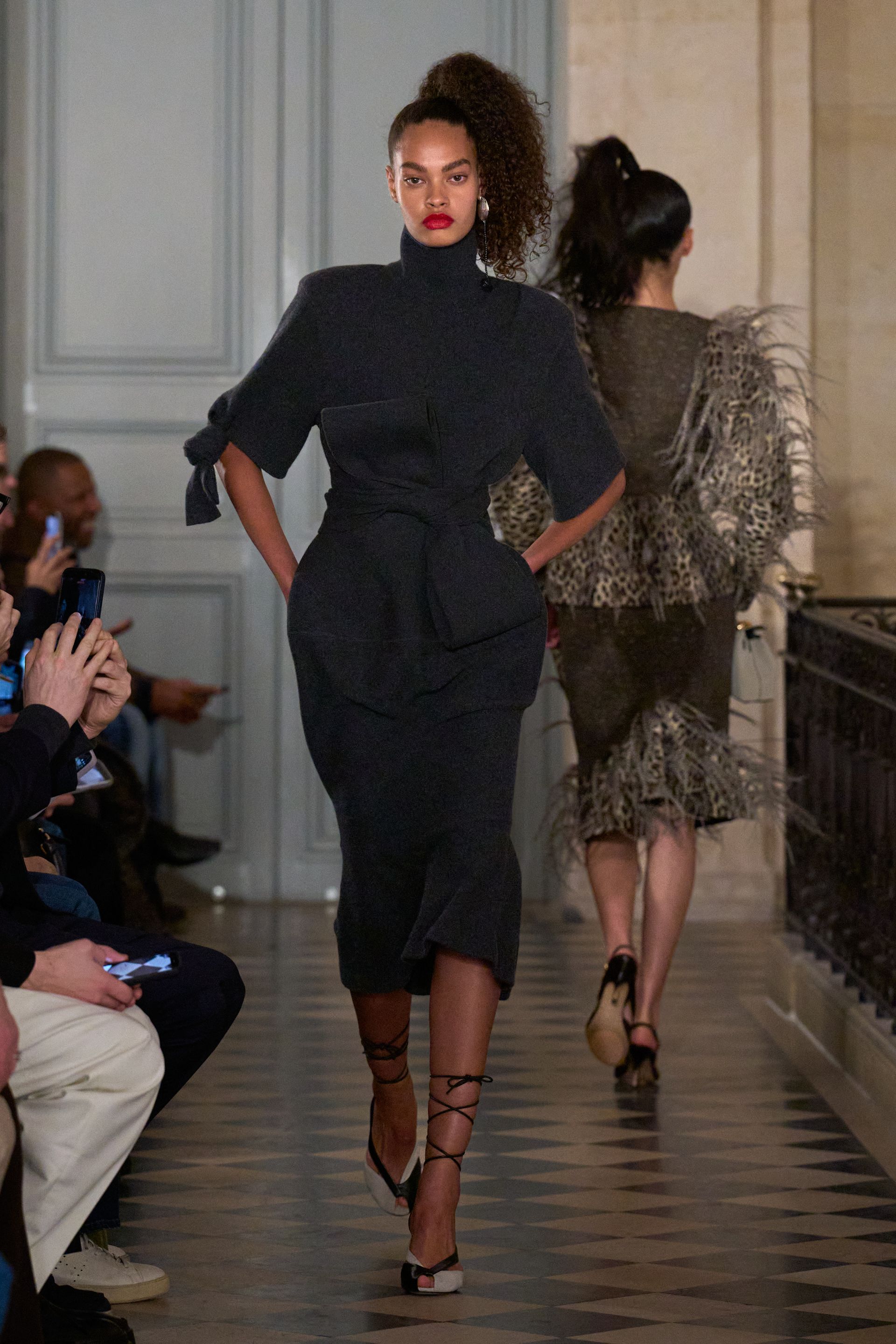 Парисын 2026/27 намар-өвлийн эрэгтэй хувцас загварын долоо хоног (фото 151)