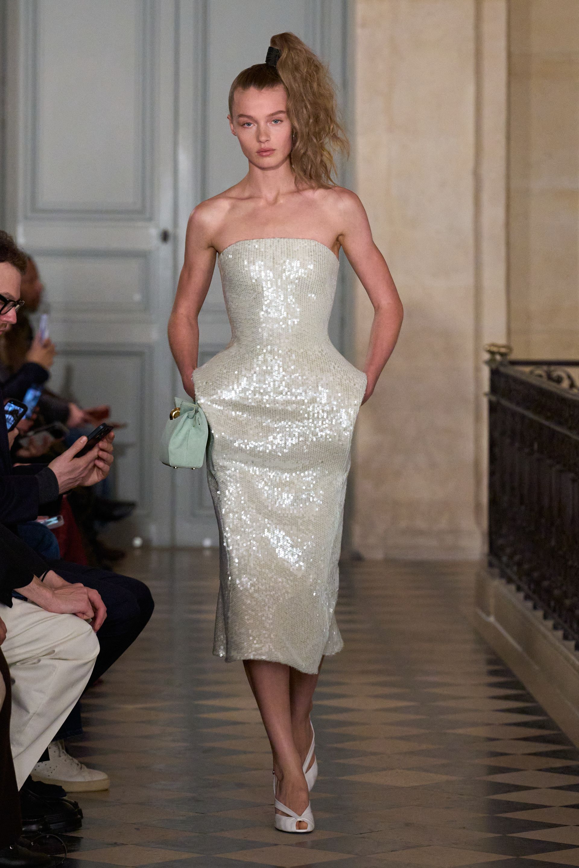 Парисын 2026/27 намар-өвлийн эрэгтэй хувцас загварын долоо хоног (фото 109)