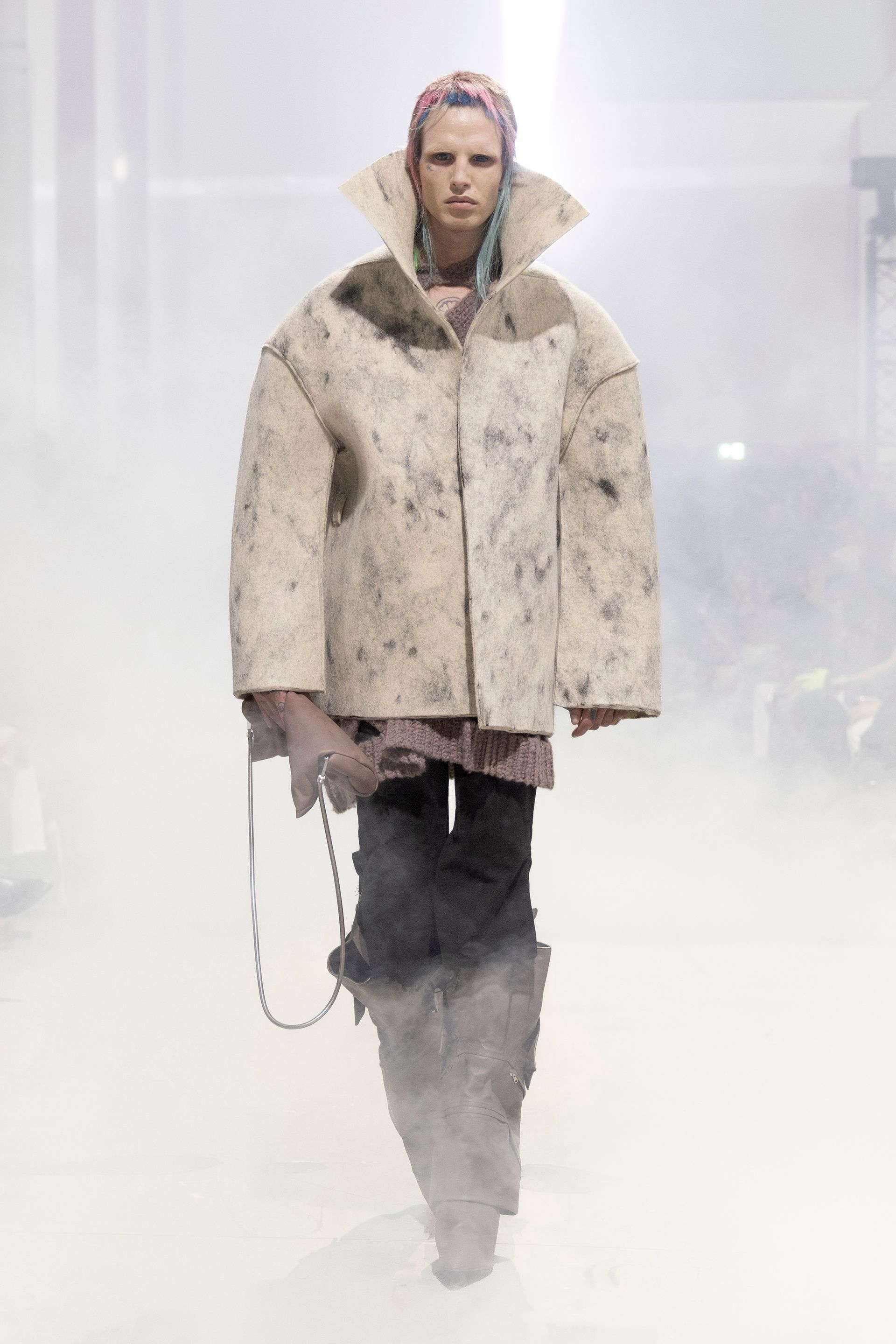 Парисын 2026/27 намар-өвлийн эрэгтэй хувцас загварын долоо хоног (фото 264)