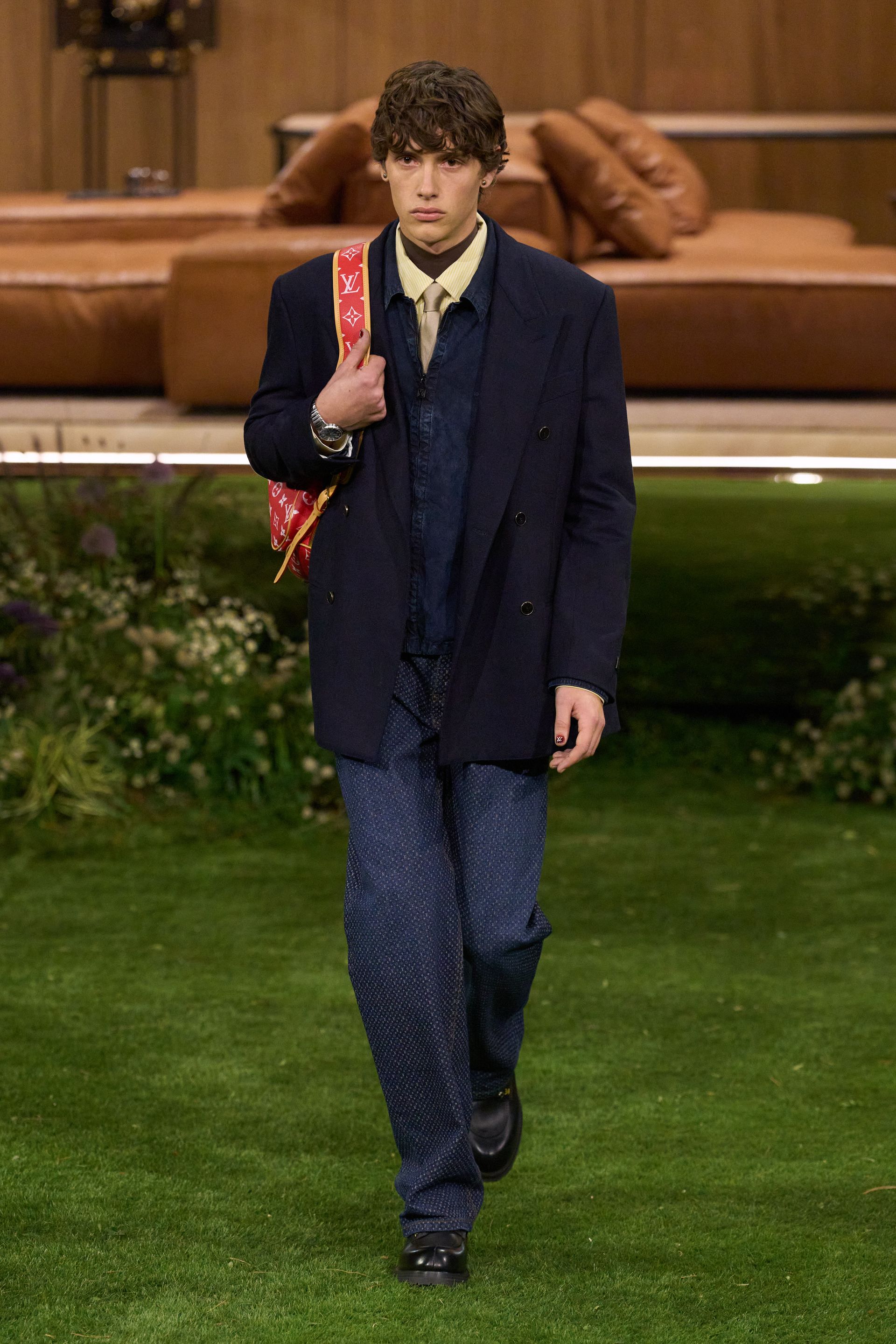 Парисын 2026/27 намар-өвлийн эрэгтэй хувцас загварын долоо хоног (фото 238)