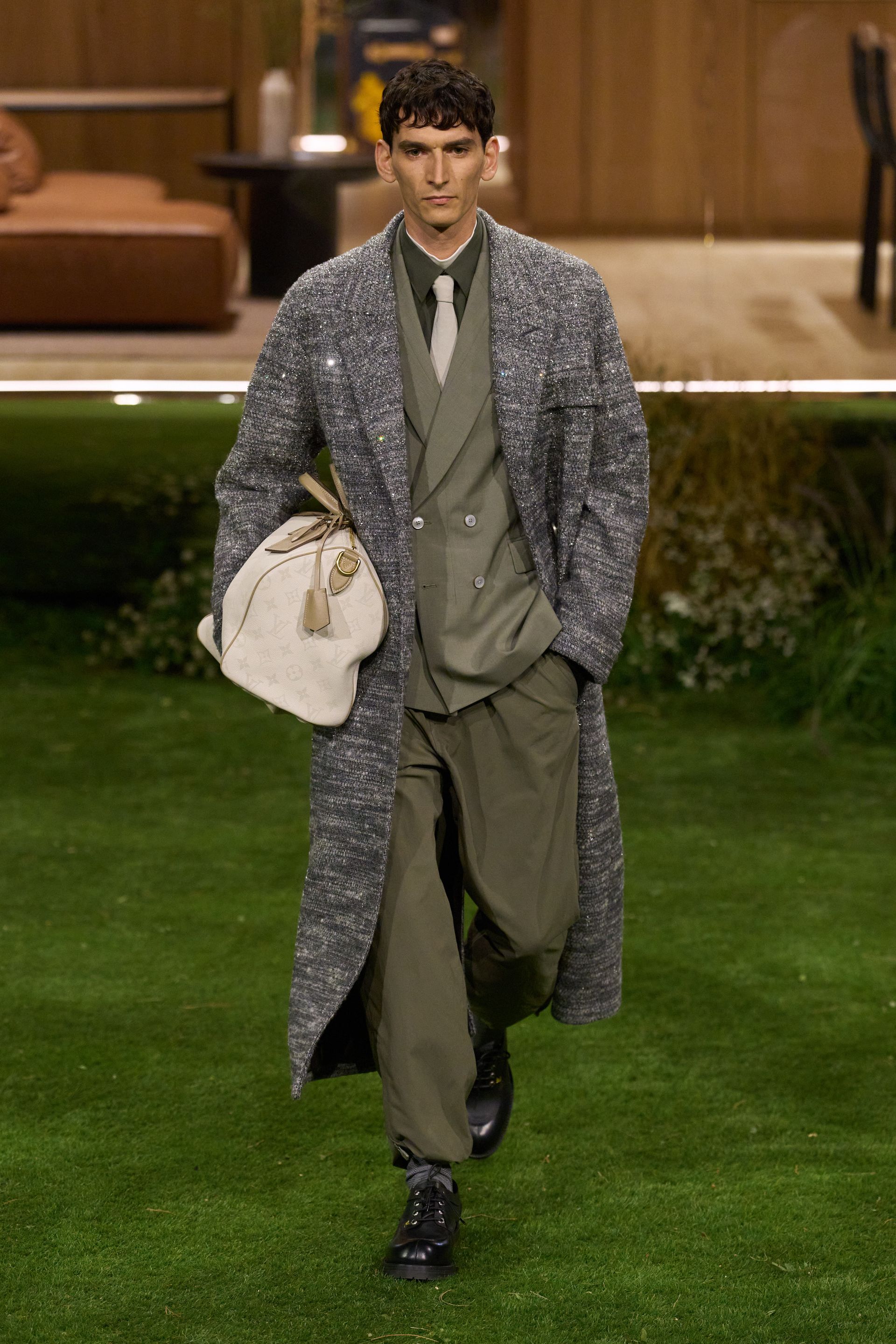 Парисын 2026/27 намар-өвлийн эрэгтэй хувцас загварын долоо хоног (фото 233)