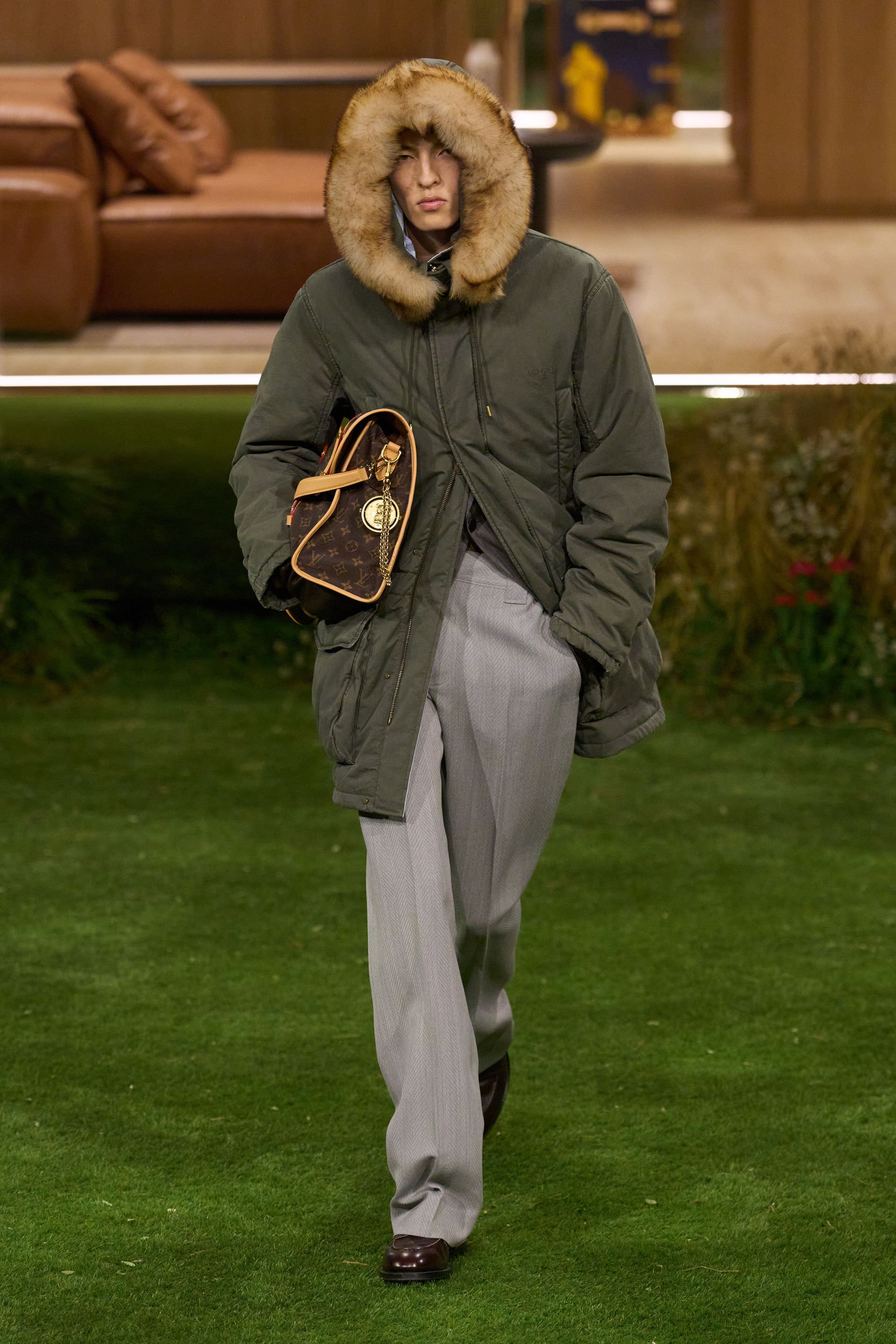 Парисын 2026/27 намар-өвлийн эрэгтэй хувцас загварын долоо хоног (фото 232)