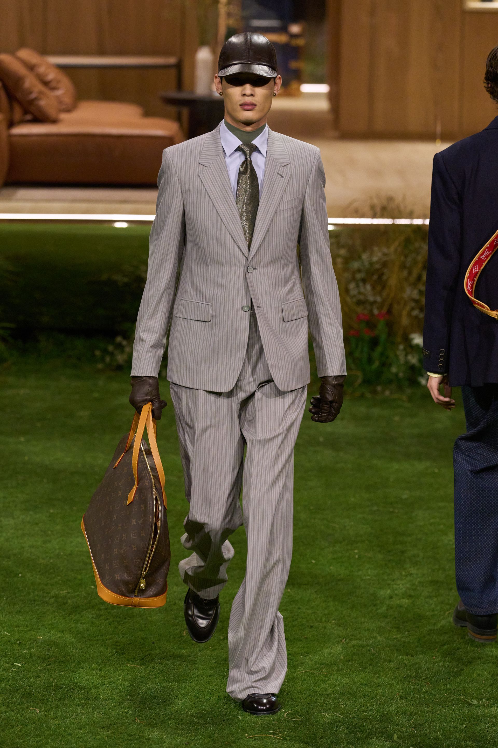 Парисын 2026/27 намар-өвлийн эрэгтэй хувцас загварын долоо хоног (фото 231)