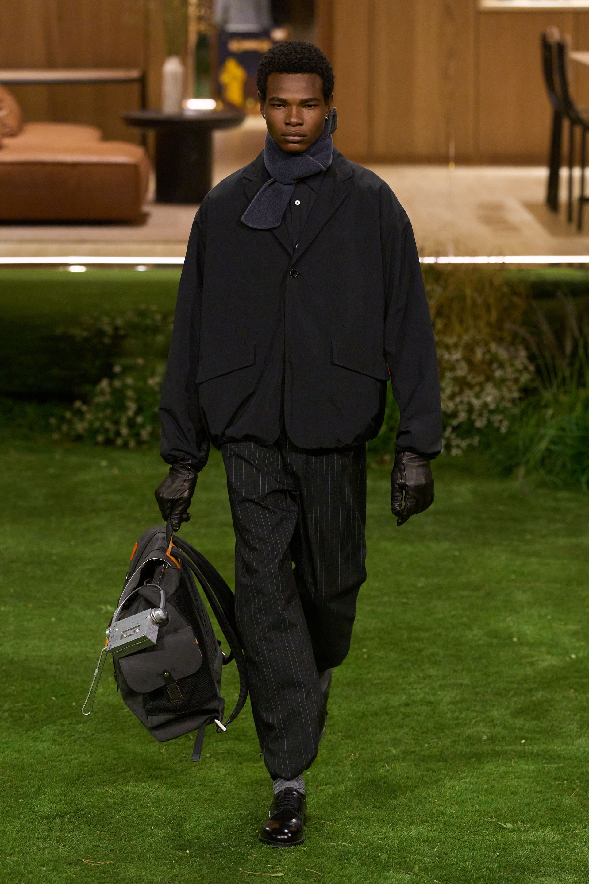 Парисын 2026/27 намар-өвлийн эрэгтэй хувцас загварын долоо хоног (фото 223)