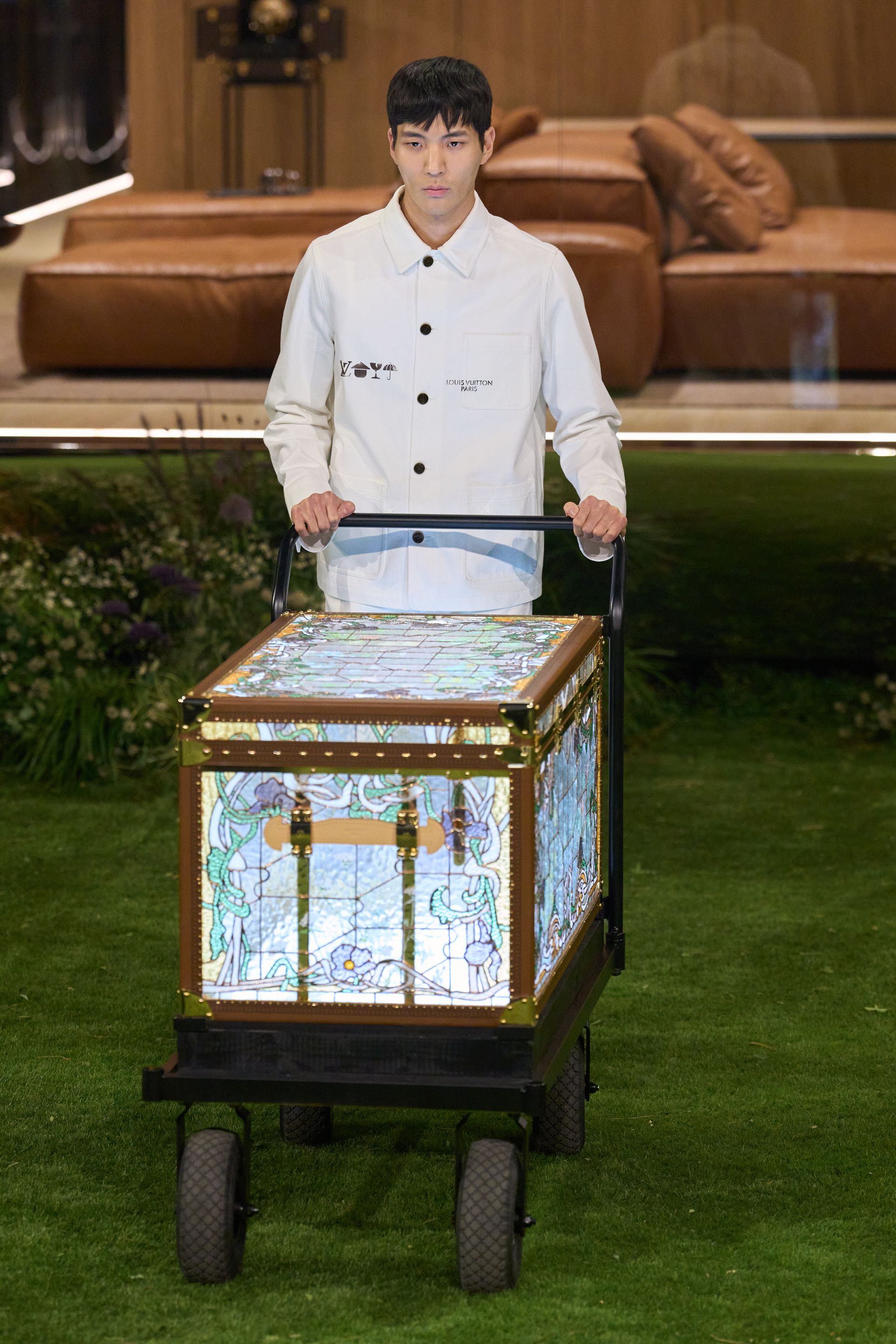 Парисын 2026/27 намар-өвлийн эрэгтэй хувцас загварын долоо хоног (фото 206)