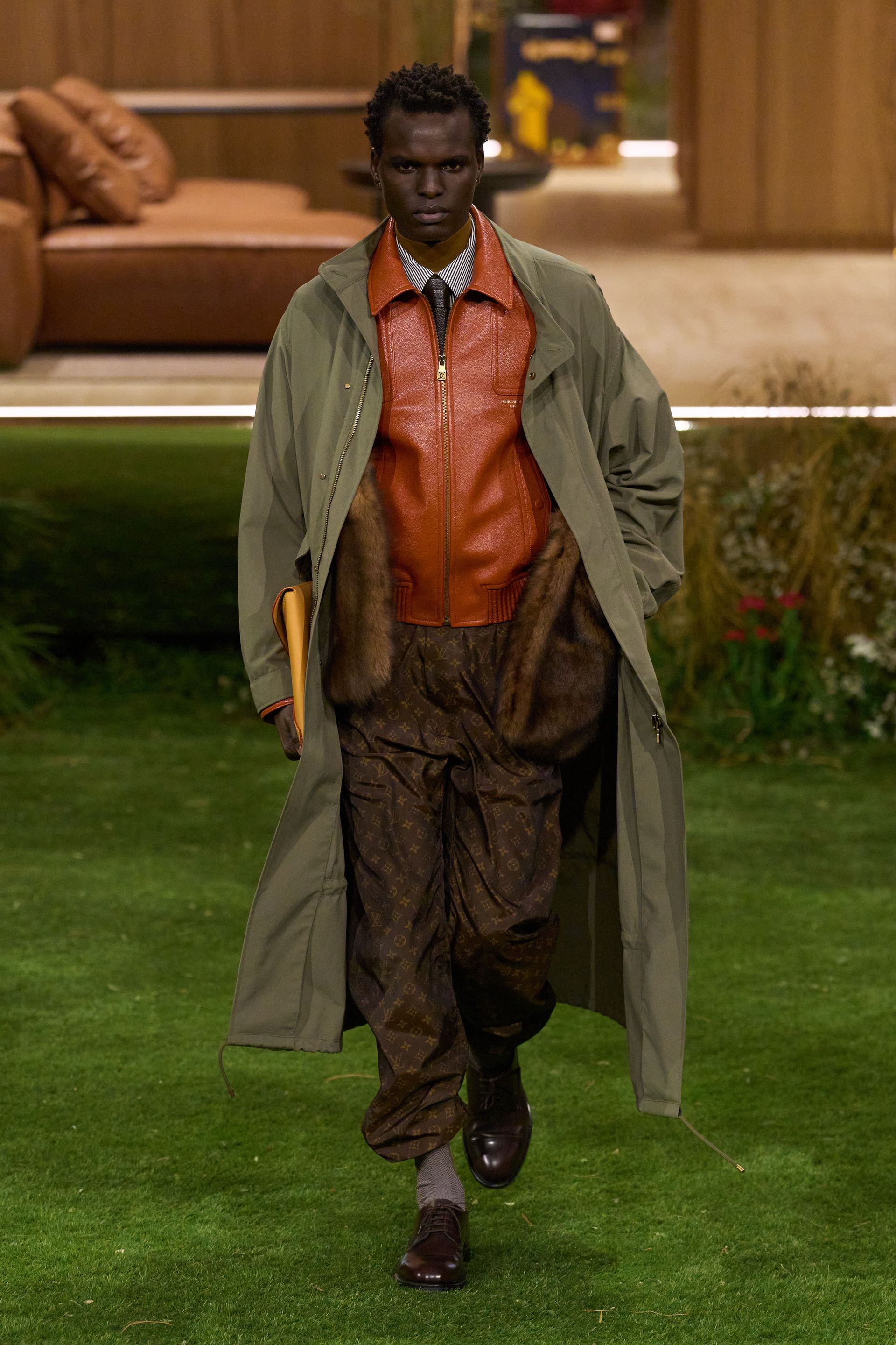 Парисын 2026/27 намар-өвлийн эрэгтэй хувцас загварын долоо хоног (фото 171)