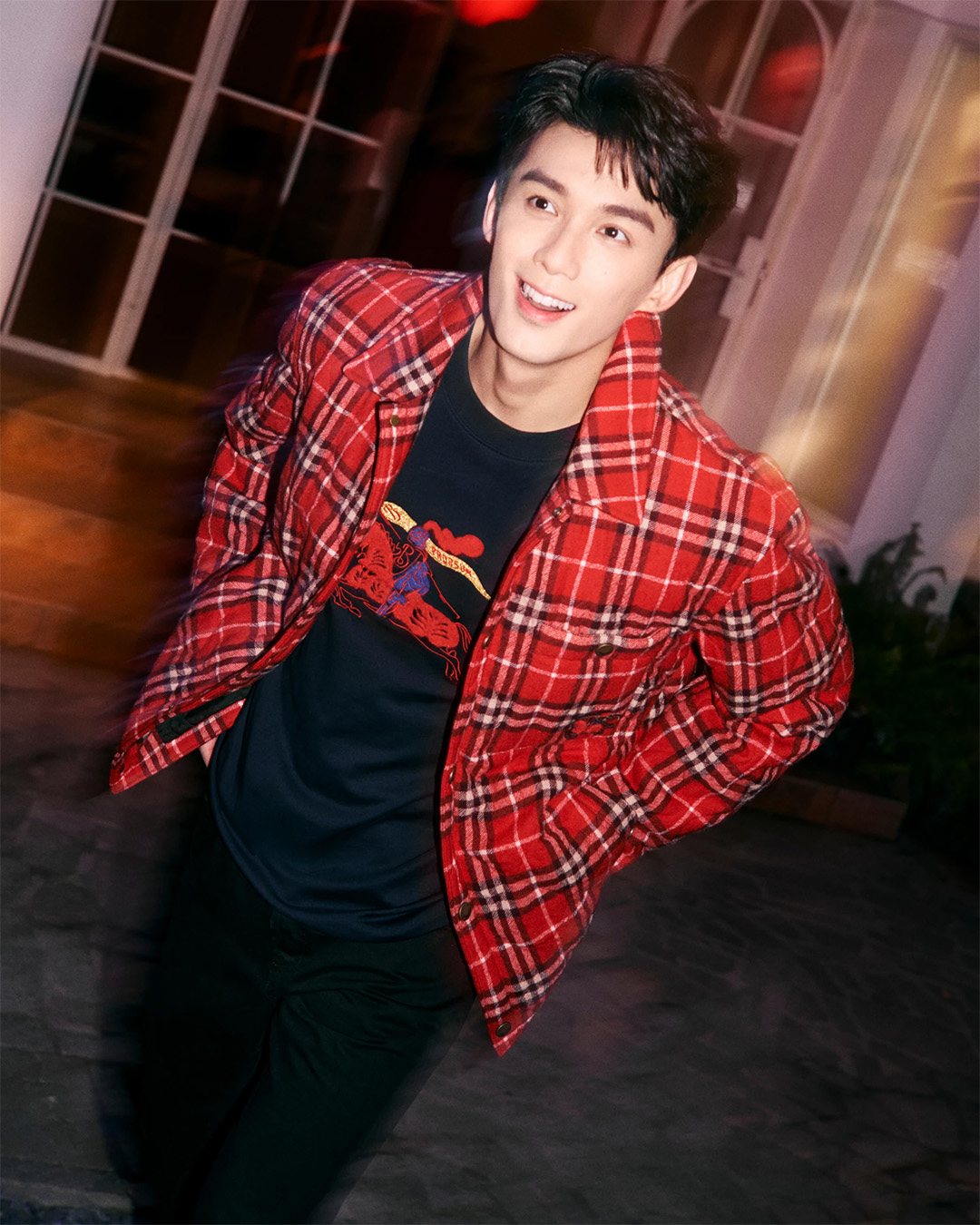 Дэлхийн брэндүүд Цагаан сарын баярт зориулан морь жилийг бэлгэдсэн загваруудаа танилцууллаа (фото 6)