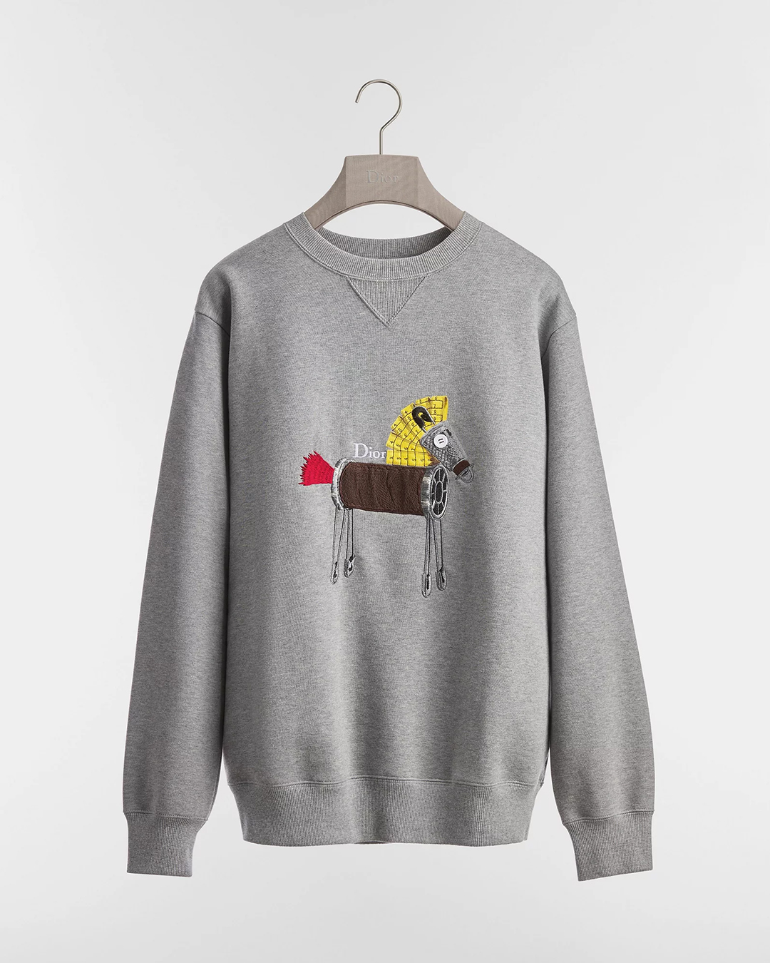 Дэлхийн брэндүүд Цагаан сарын баярт зориулан морь жилийг бэлгэдсэн загваруудаа танилцууллаа (фото 12)