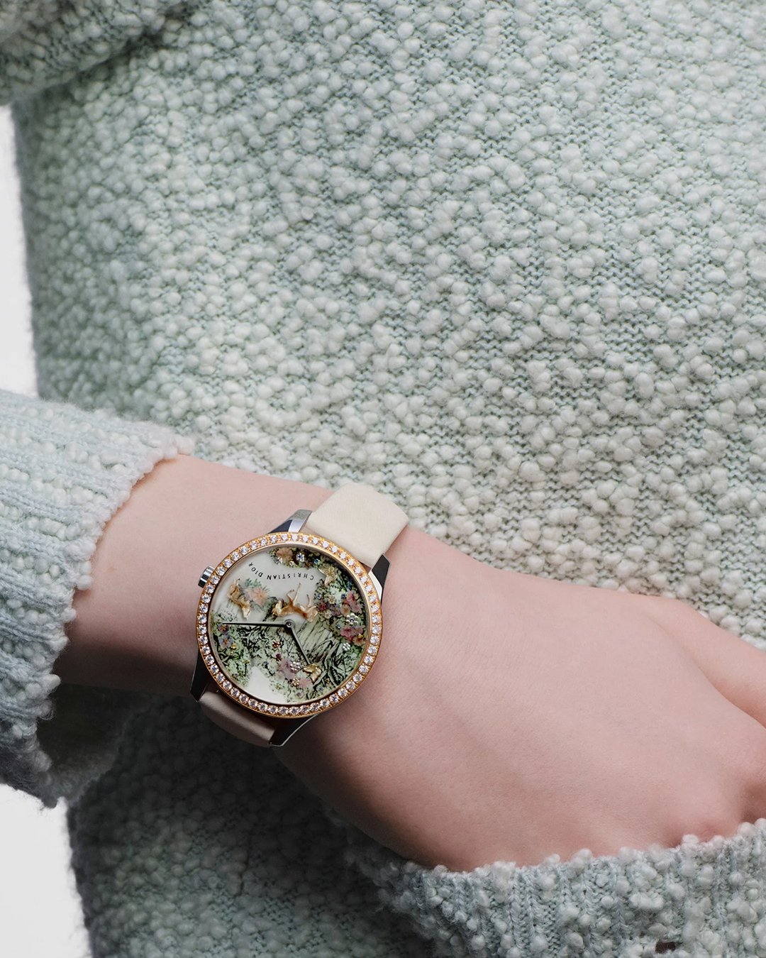 Дэлхийн брэндүүд Цагаан сарын баярт зориулан морь жилийг бэлгэдсэн загваруудаа танилцууллаа (фото 11)