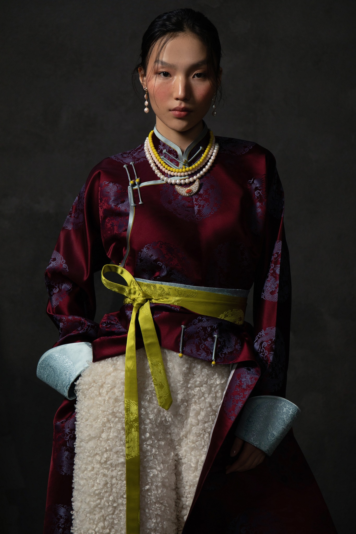 Сар шинэдээ хэрхэн зөв, зохимжтой хувцаслах вэ? (фото 12)