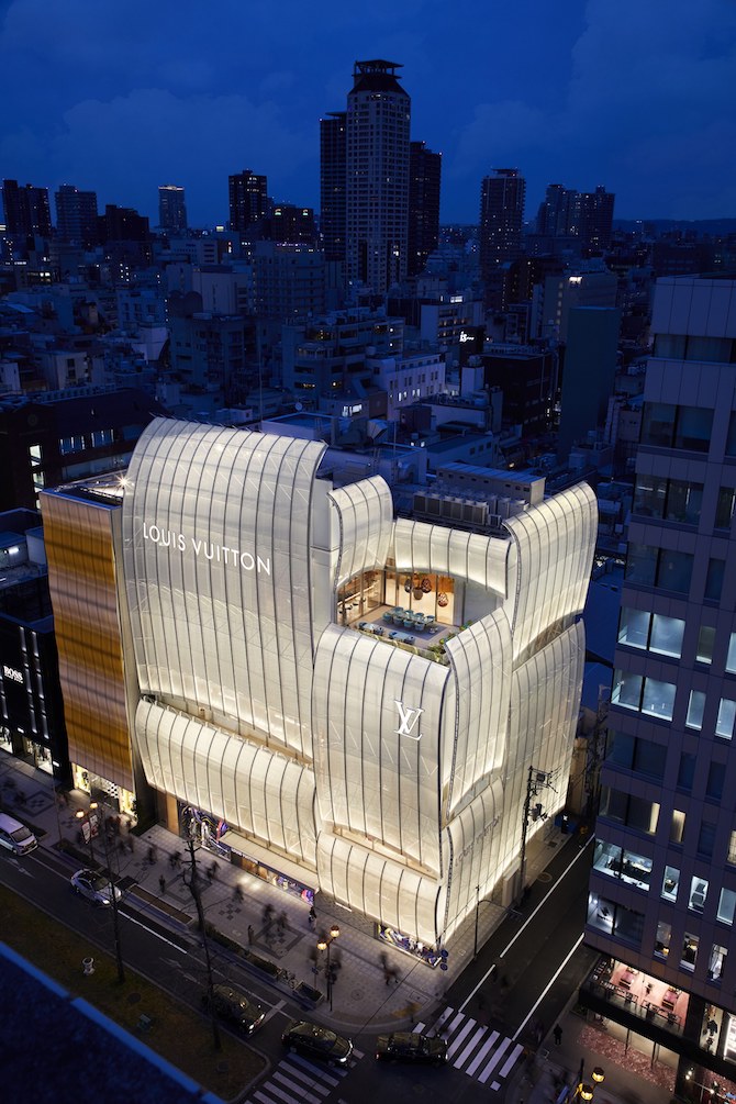 Дотроос нь харцгаая: Осака дахь Louis Vuitton брэндийн анхны ресторан (фото 5)