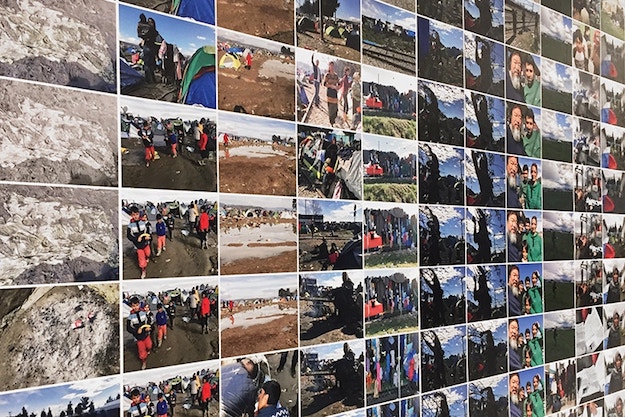 Ай Вэйвэй дүрвэгсдийн хувцсаар инсталляци бүтээлээ (фото 7)