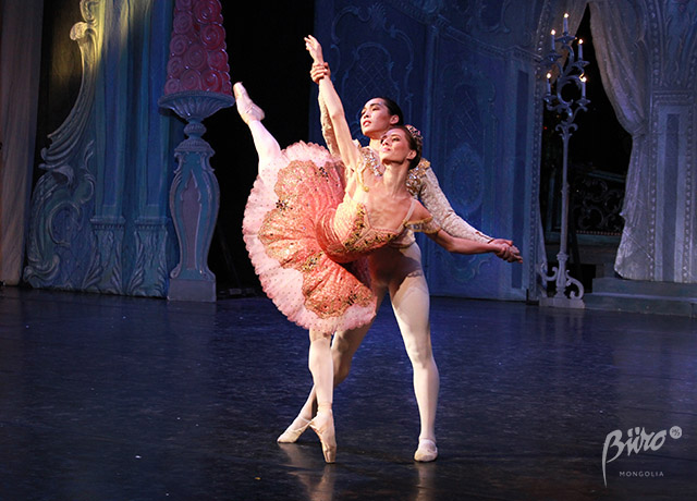 Энэ жилийн Цөмөөхэй балетад Д.Алтанхуягтай хамт хэн, хэн тоглох вэ? (фото 3)