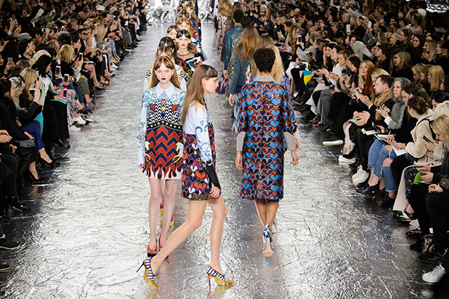 Buro 24/7 тойм: Mary Katrantzou, намар-өвөл 2016 (фото 1)