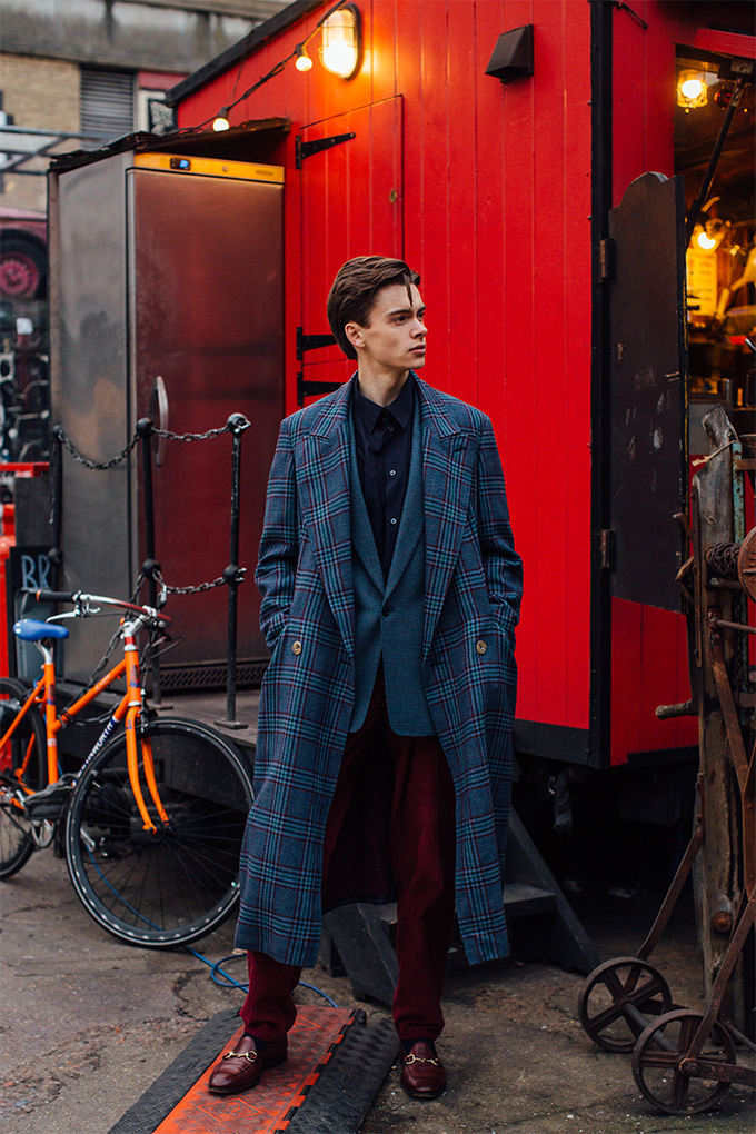 Street style: Лондонгийн загварлаг эрчүүд юу өмсөж байна вэ? (фото 19)