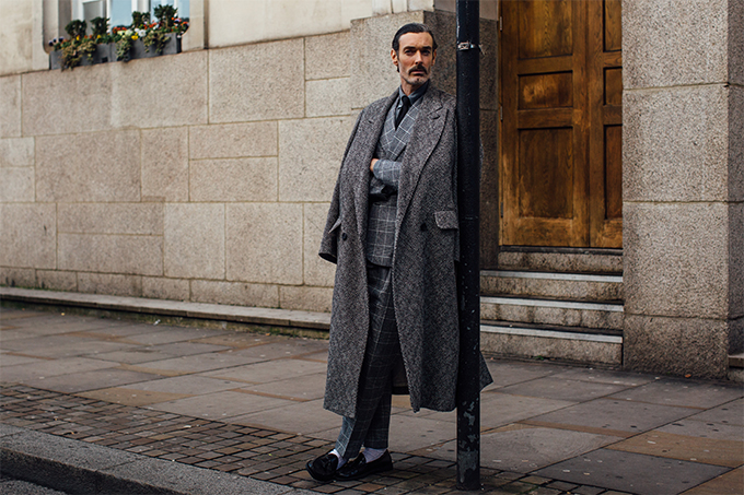 Street style: Лондонгийн загварлаг эрчүүд юу өмсөж байна вэ? (фото 5)