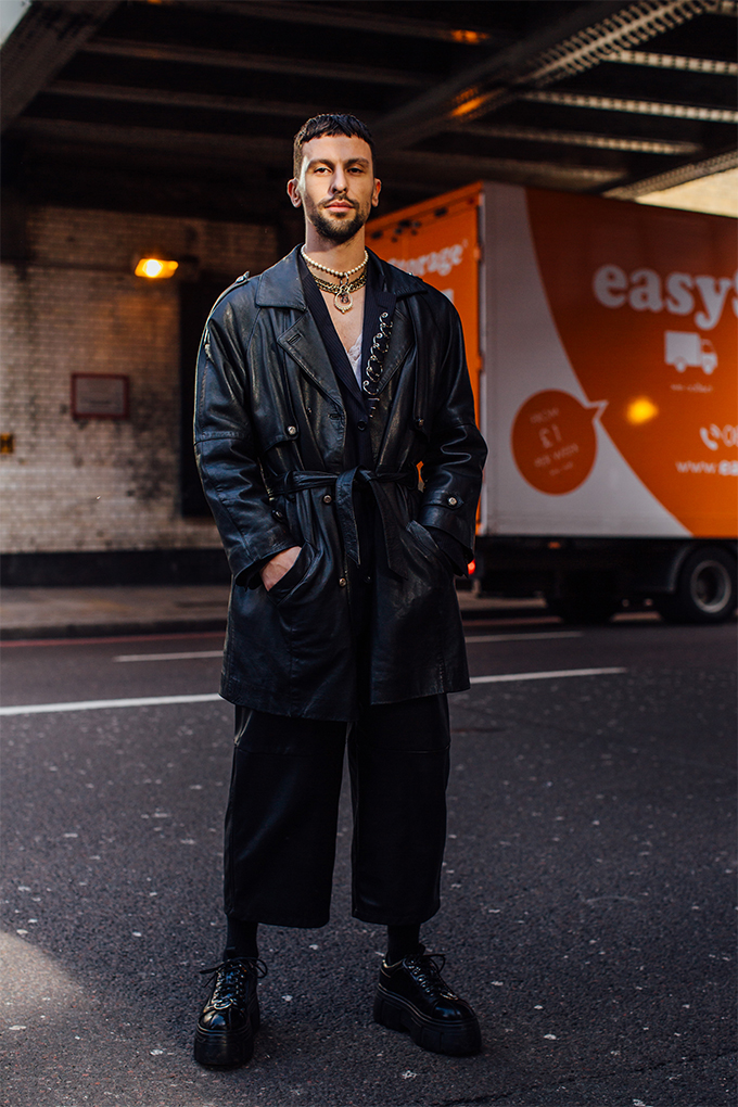 Street style: Лондонгийн загварлаг эрчүүд юу өмсөж байна вэ? (фото 8)