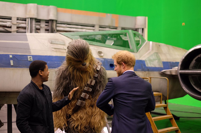 Хунтайж Уильям болон Харри нар Star Wars киноны зураг авалтын талбайд (фото 3)
