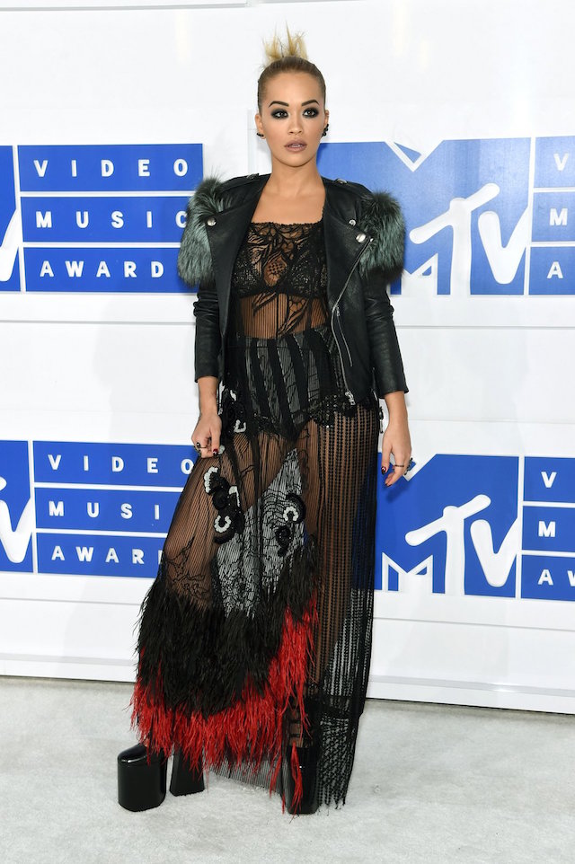 Улаан хивсэн дээрх одод: MTV video music awards (фото 12)
