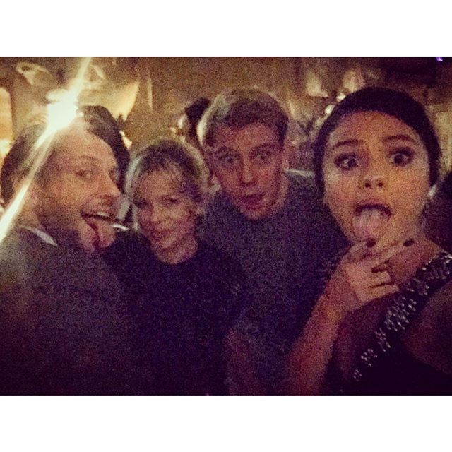 Lights down, tongues up: Me, Michelle, Jonathan and Selena at the @louisvuitton dinner in London. 