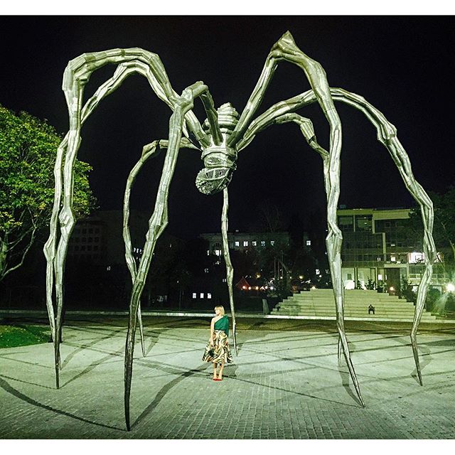 Дождалась пока никого не было))) ️️️ @garagemca #louisebourgeois pre view