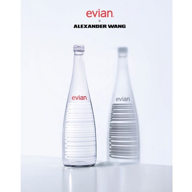 Evian x Alexander Wang ус хоёр төрлийн хэлбэрээр Вангийн загварын шоуны үеэр худалдаанд гарах юм. 
www.buro247.mn

Evian x Alexander Wang bottles come in two formats and will be presented at Wang's spring fashion show. 
@alexanderwangny #evian