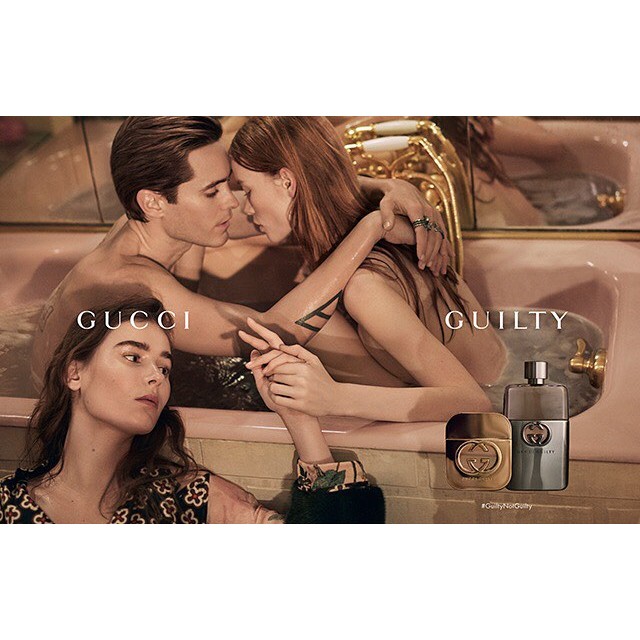 Жаред Лето Gucci Guilty-гийн сурталчилгаанд зориулж ваннд хэвтлээ.

Jared Leto in Gucci Guilty Ad.

#gucciguilty #fragrance #jaredleto