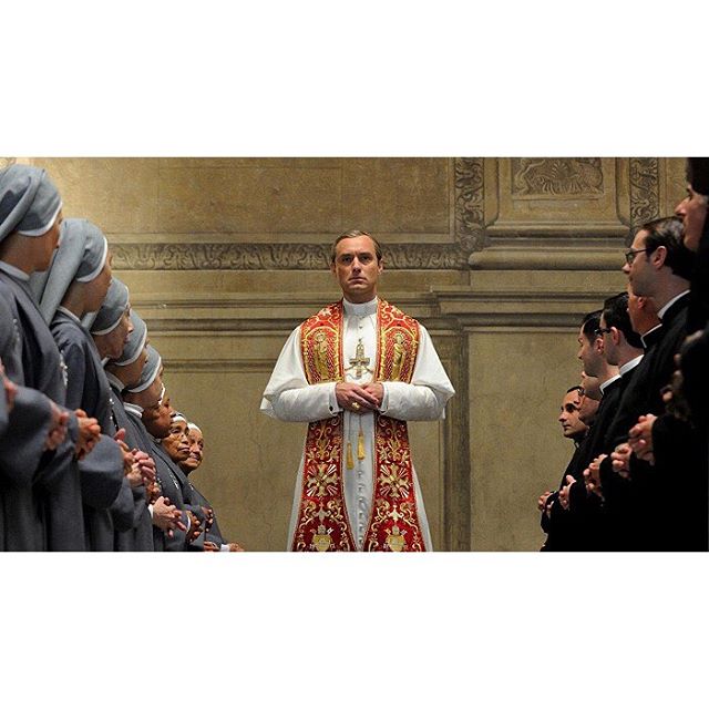 Жуд Лоу гол дүрд нь тоглосон  The Young Pope  цуврал тун удахгүй гарах гэж байна.

Jude Law's "The Young Pope" tv show will premiere soon.

#judelaw #pope #youngpope #tvshoe