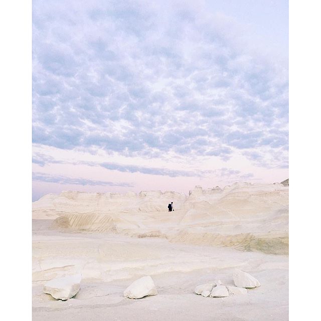 I'm back in Australia quietly working from the office, so let me surprise you all by taking you back to our Greece trip where we secretly visited the island of Milos and found this beach that resembled a fairy floss moon    Hi, @lukeshadbolt xx