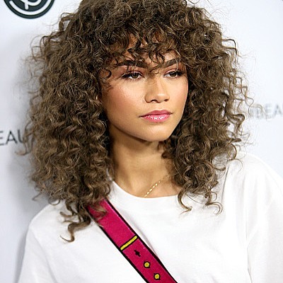 #Curls rock: #Zendaya brings back the '80s with her bouncy #curly #bangs at the #Beautycon Festival in Los Angeles #buro247singapore