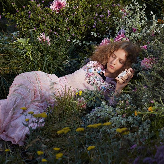 Be transported to a fantastical Eden with #Gucci in the dreamy ad campaign for #GucciBloom in the link above #beauty #buro247singapore