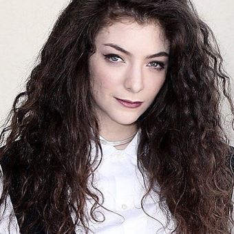 Дуучин Lorde зургаан шинэ видео танилцууллаа
More on www.buro247.mn
Lorde Shares Six Stripped-Down Melodrama Videos