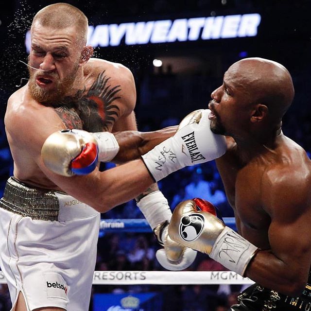 Флойд Мейведер, Конор Макгрегор-г тулаанд яллаа. 
Floyd Mayweather defeats Conor McGregor. 
Photo: @showtimeboxing