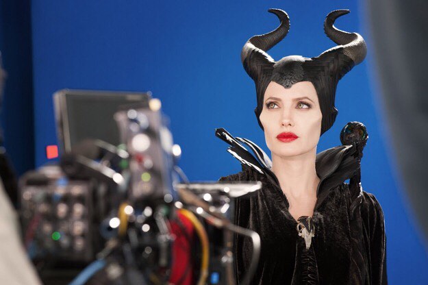 Анжелина Жоли  Maleficent  киноны хоёрдугаар ангид тоглохоор эргэн ирнэ гэдгээ Теллурайдын кино наадмын үеэр албан ёсоор мэдэгдлээ.

Angelina Jolie Confirms She Is Returning For Maleficent 2.

#maleficent2 #angelinajolie