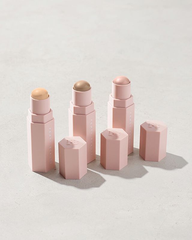 Fenty Beauty: Рианнагийн гоо сайхны цуглуулга худалдаанд гарлаа.

Fenty Beauty by Rihanna - Rihanna Makeup Line Release.

#fentybeauty #rihanna #makeup