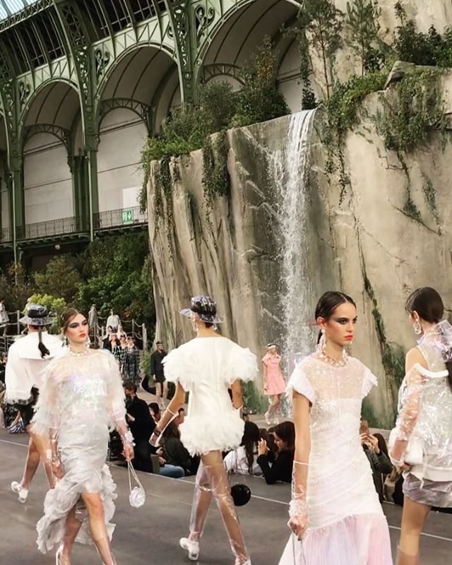 Finale at @chanelofficial complete with man made waterfalls   The set is always as inspiring as the collection. J'adore!