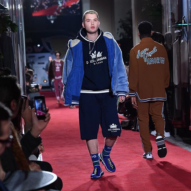 #JudeLaw s kid, #RaffertyLaw, walks the #DolceGabbana #menswear show in #Milan #Buro247Singapore