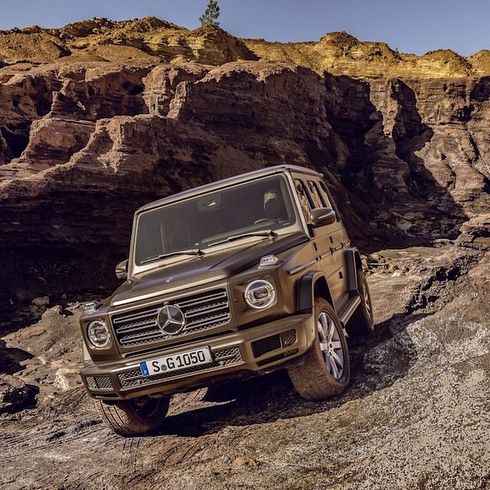 Ретро загвартай 2019 оны Mercedes-Benz G-Class танилцуулагдлаа. Дэлгэрэнгүй зургуудыг www.buro247.mn-c

Mercedes-Benz has redefined the G-Wagen. On Sunday, it revealed the 2019 G550 during the Detroit Auto Show. 
#g550 #gwagen #mercedesbenz #detroitautoshow