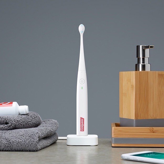 Apple компани ухаалаг шүдний сойз худалдаанд гаргалаа.

Apple is now selling Colgate's Connect E1 smart toothbrush with built-in Artificial Intelligence.

#apple #colgate #toothbrush