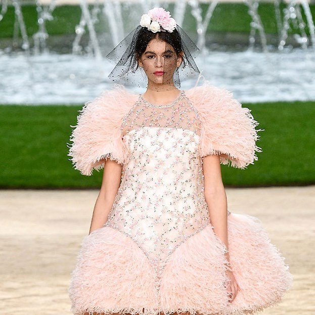 #KarlLagerfeld s #HauteCouture: A dreamland of #floral appliqué, latticework tweeds and elevated handiwork #Buro247Singapore #KaiaGerber #Paris #Chanel