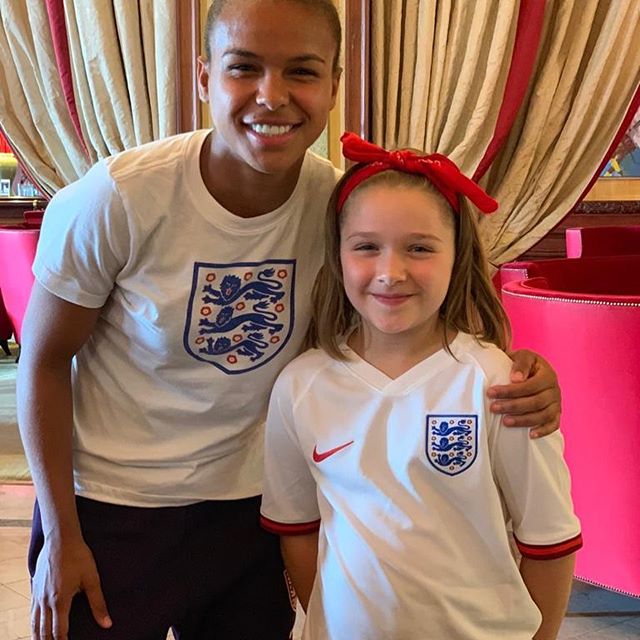 Harper so excited to watch the @lionesses tonight and very excited meeting the team and @NikitaParris17 with daddy                Best of luck to the girls xxx VB #HarperSeven @Philipneville18