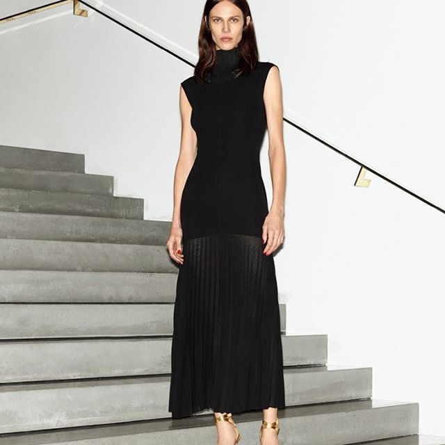Sophisticated and simple, my #VBPreAW19 cap sleeve pleated midi dress is modest, yet elegant. x VB